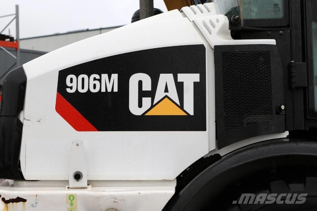CAT 906M Gumikerekes homlokrakodók