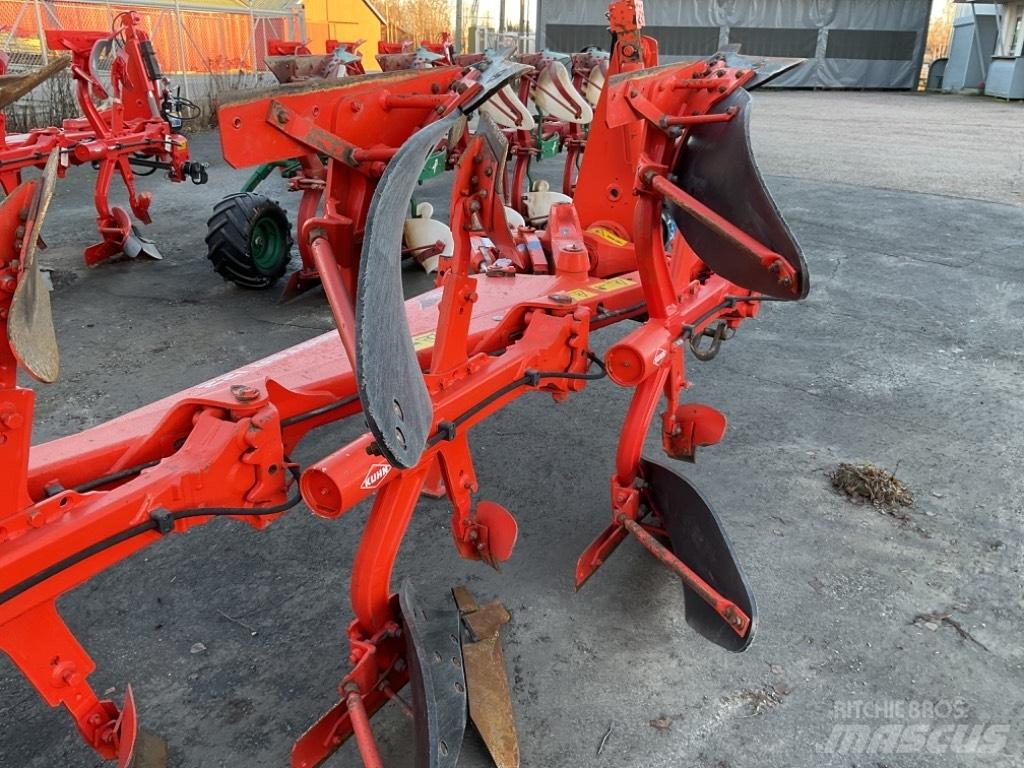 Kuhn Vari-Master 122 Váltvaforgató ekék