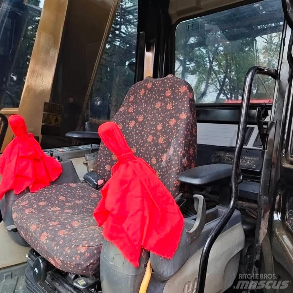 CAT 307 D Közepes (midi) kotrók 7 t - 12 t