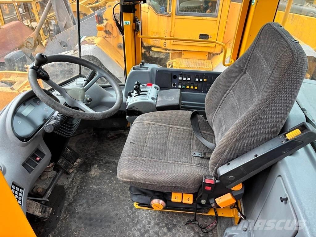 Volvo L 120 E Gumikerekes homlokrakodók