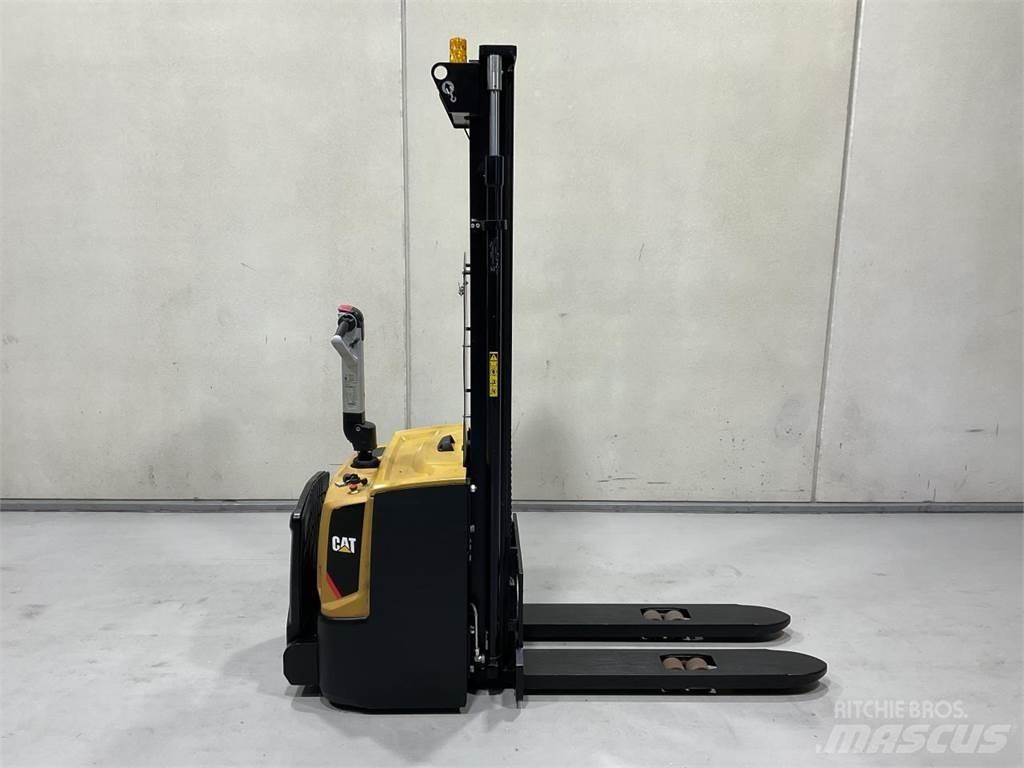 CAT NSP16N2R Elektromos gyalogkíséretű targoncák