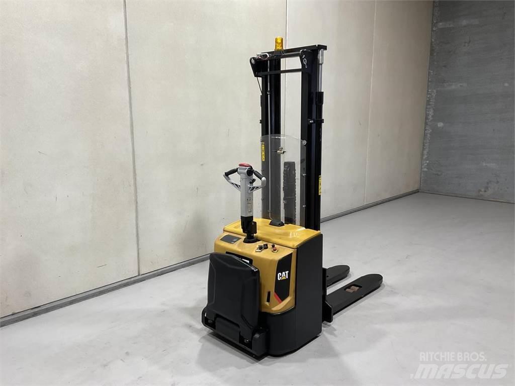 CAT NSP16N2R Elektromos gyalogkíséretű targoncák
