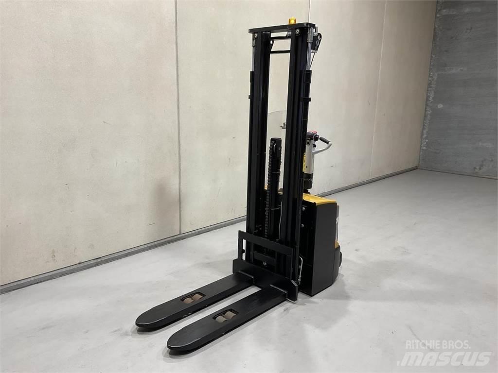 CAT NSP16N2R Elektromos gyalogkíséretű targoncák