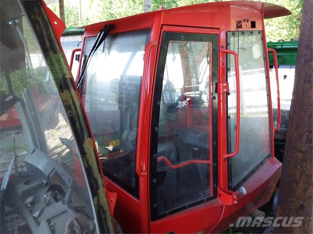 Komatsu 895 Vezetőfülke és belső tartozékok