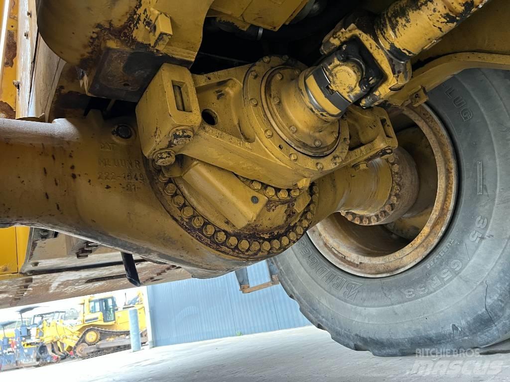 CAT 988H Gumikerekes homlokrakodók