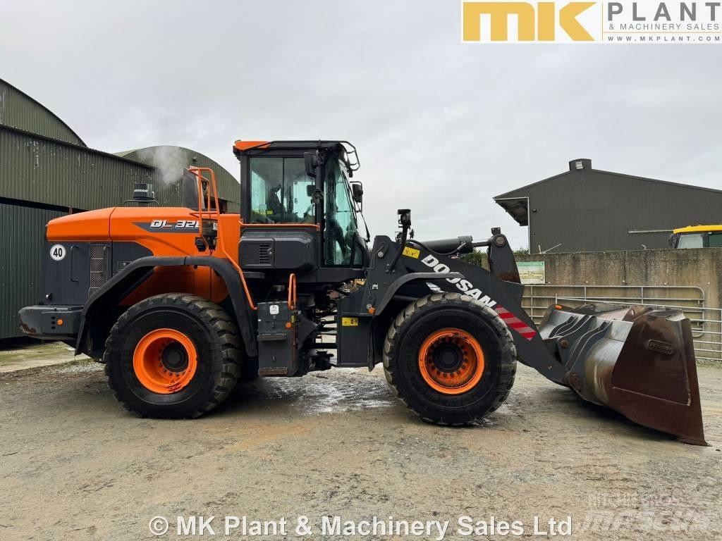 Doosan DL 320-7 Gumikerekes homlokrakodók