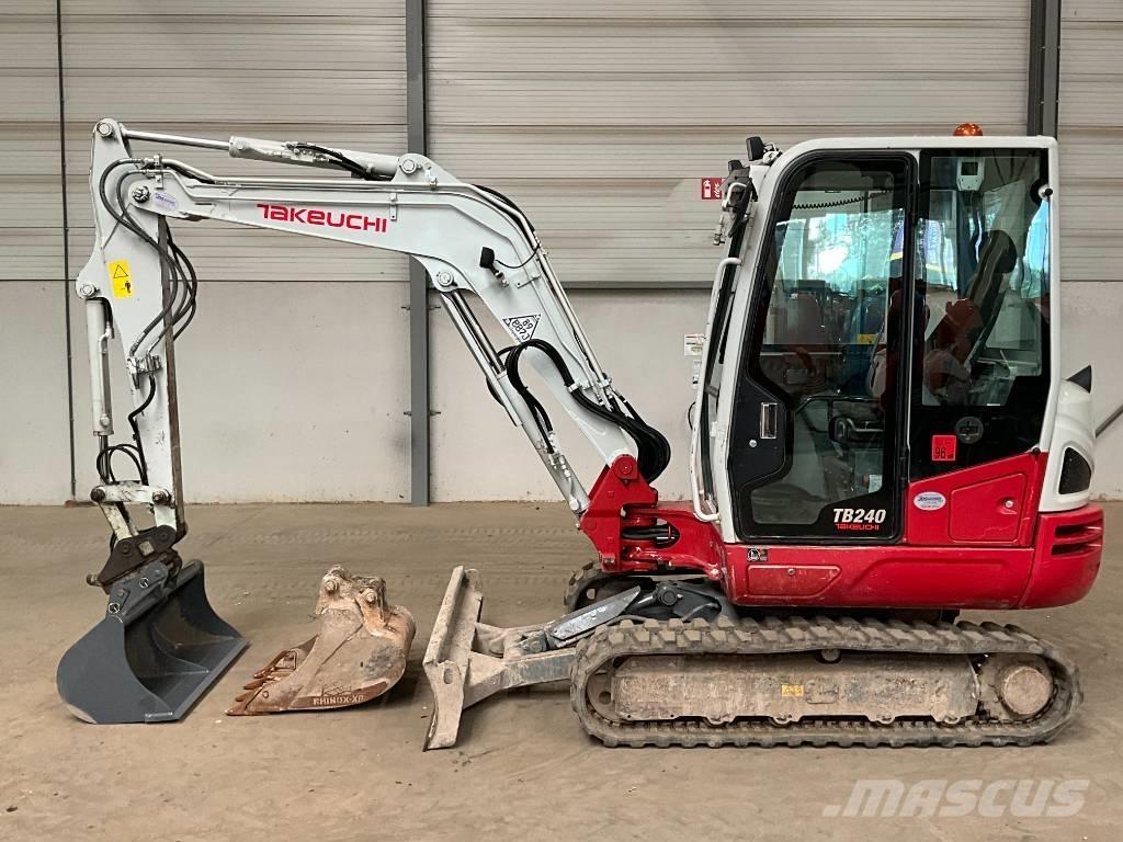 Takeuchi TB 240 Mini kotrók < 7t
