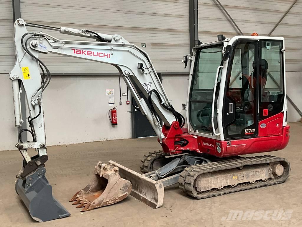 Takeuchi TB 240 Mini kotrók < 7t