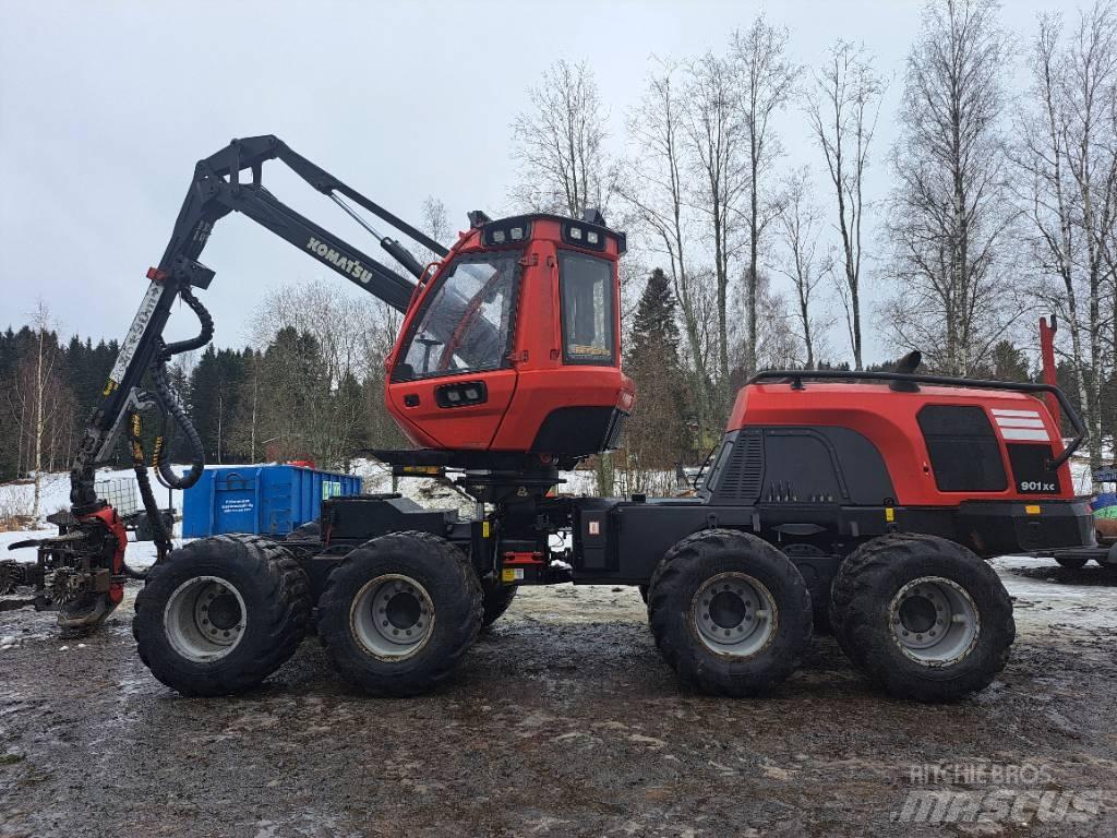 Komatsu 901 XC Betakarítók
