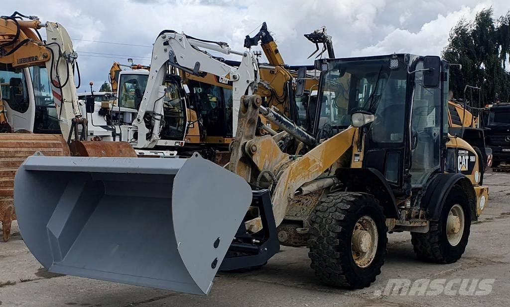 CAT 906 H Gumikerekes homlokrakodók