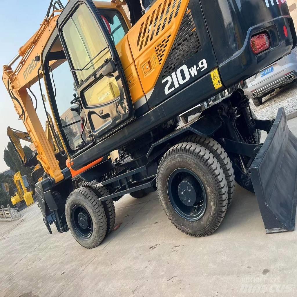 Hyundai R210W-9 Gumikerekes kotrók