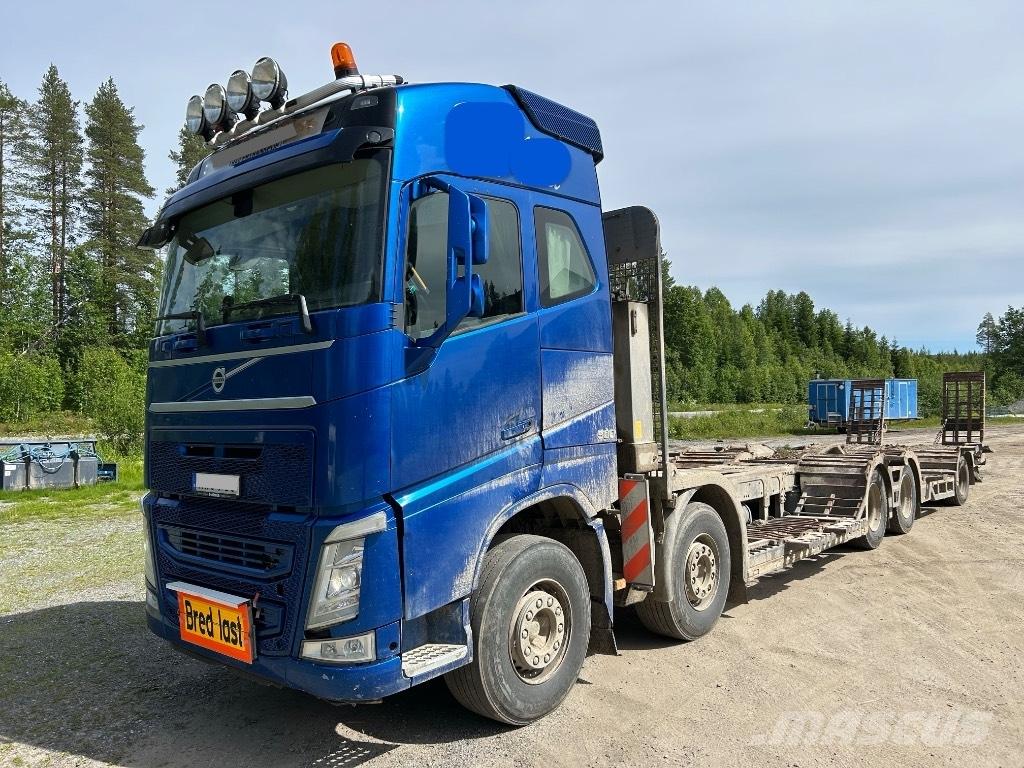 Volvo FH 500 erdészeti gépszállító teherautók