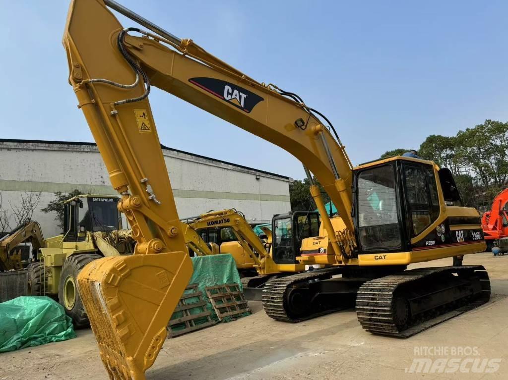 CAT 320 B L Lánctalpas kotrók