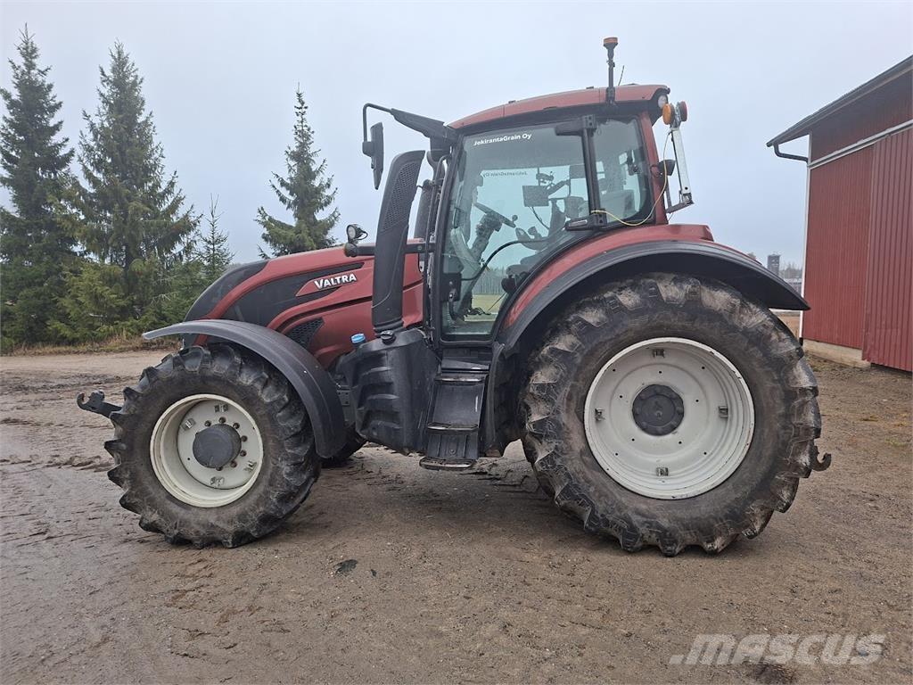 Valtra T154 Versu Traktorok