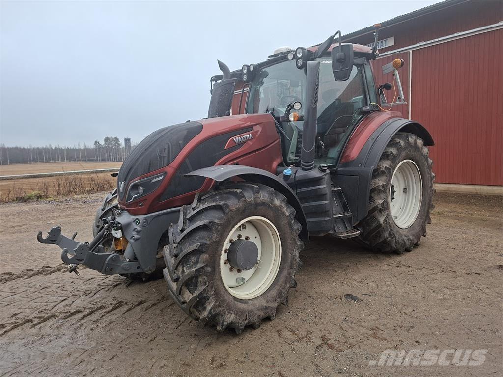 Valtra T154 Versu Traktorok