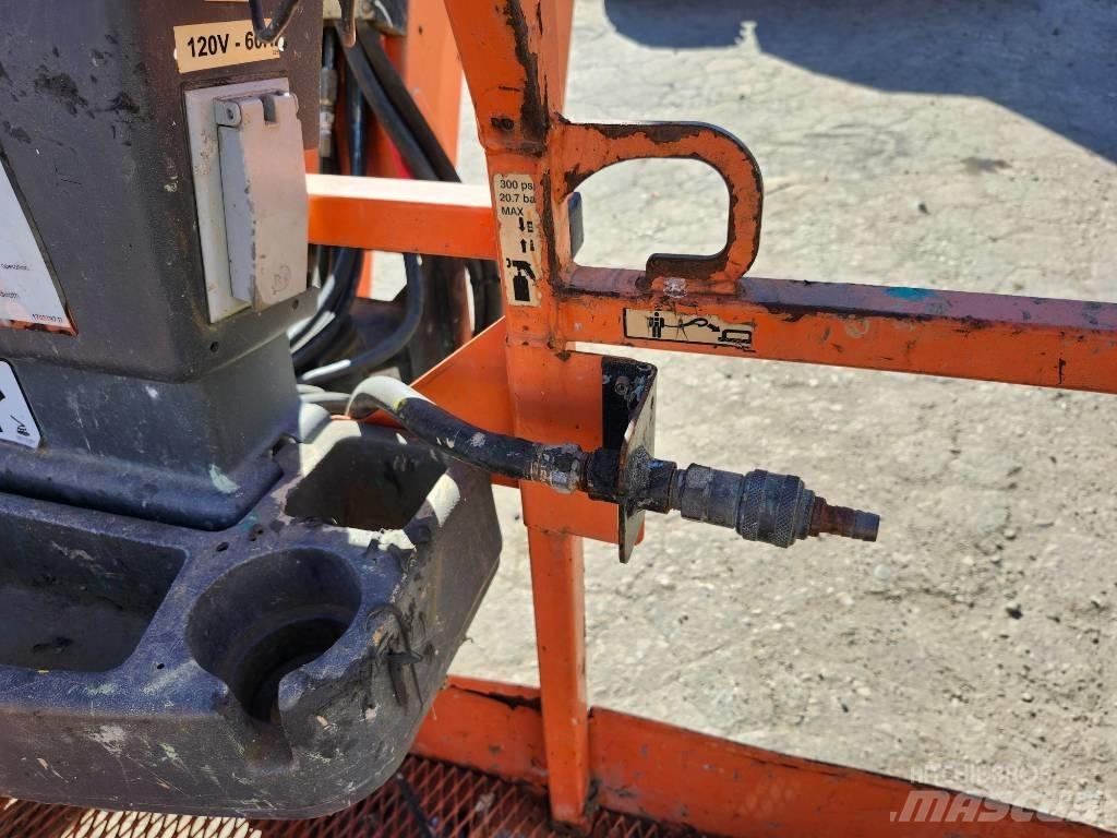 JLG 800 AJ Karos emelők