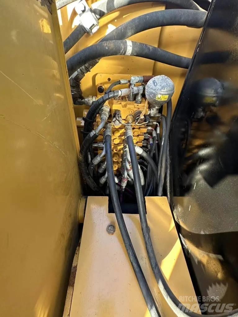 CAT 305.5E2 Lánctalpas kotrók