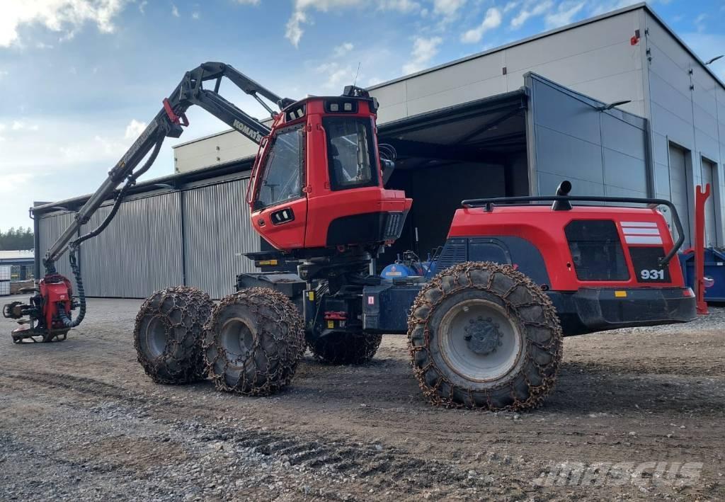 Komatsu 931 Betakarítók