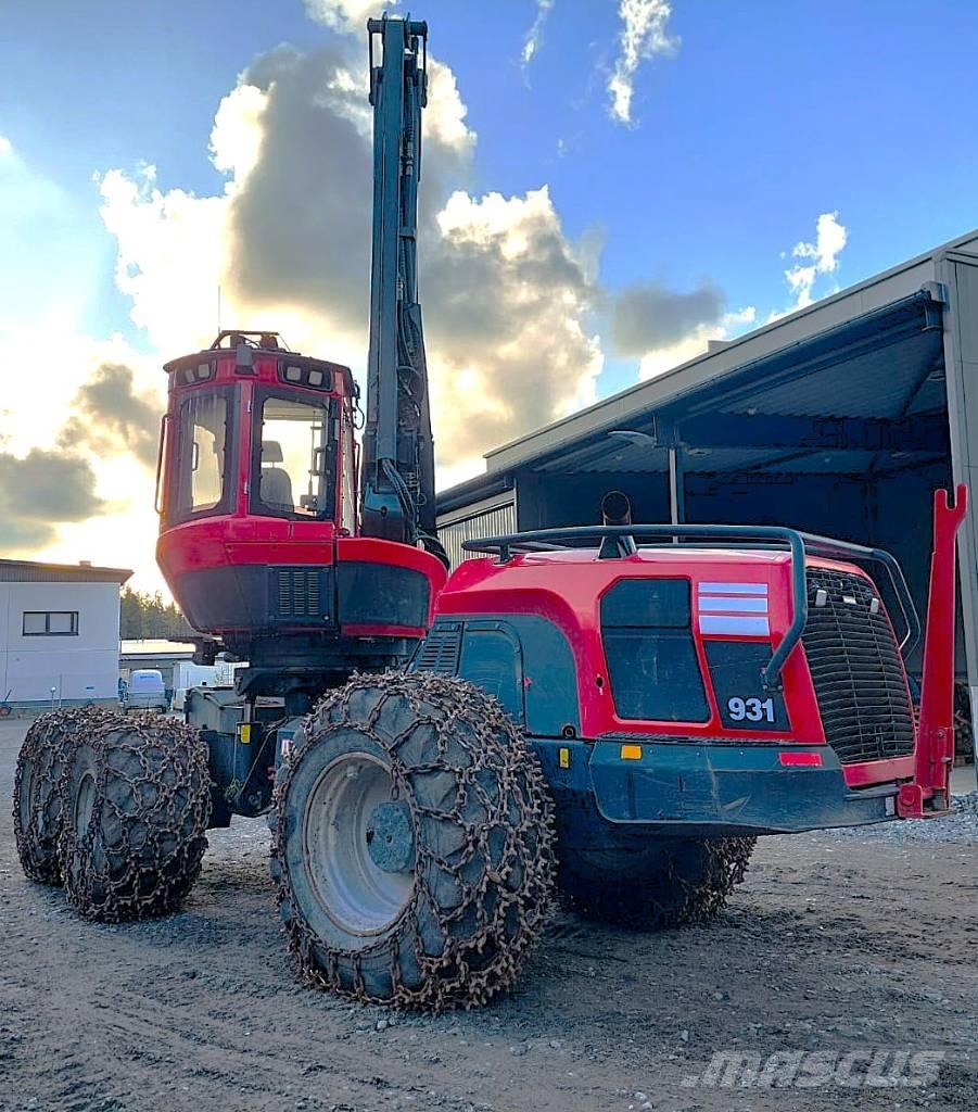 Komatsu 931 Betakarítók