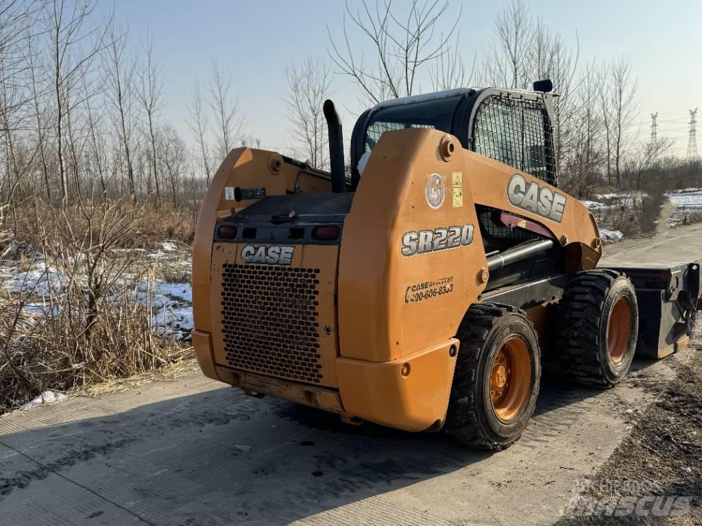 CASE SR220 Kompaktrakodók