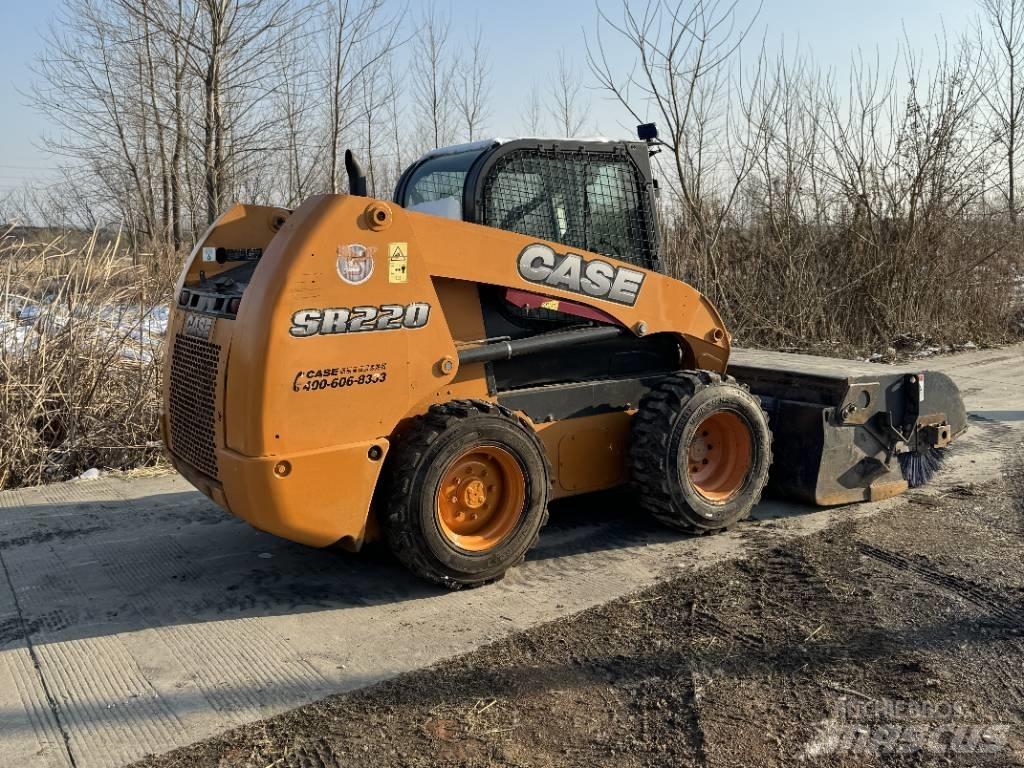 CASE SR220 Kompaktrakodók
