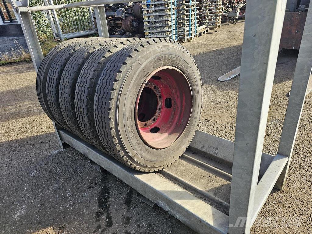 Uniroyal ENERGY Ponyvás pótkocsik