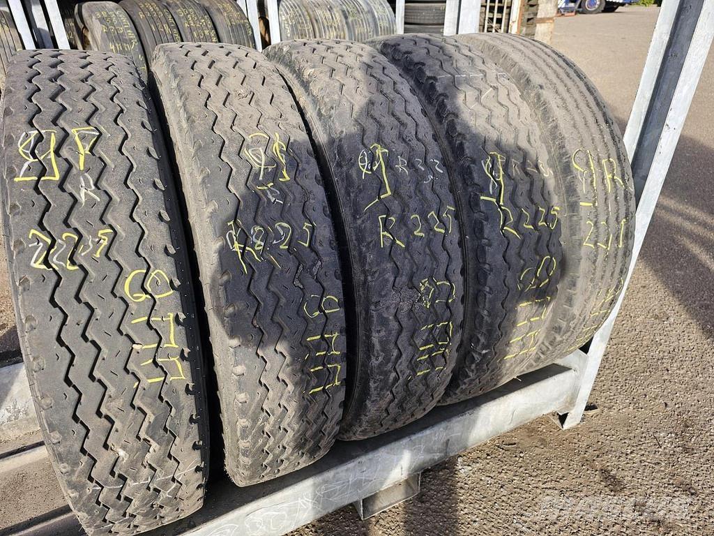 Uniroyal ENERGY Ponyvás pótkocsik