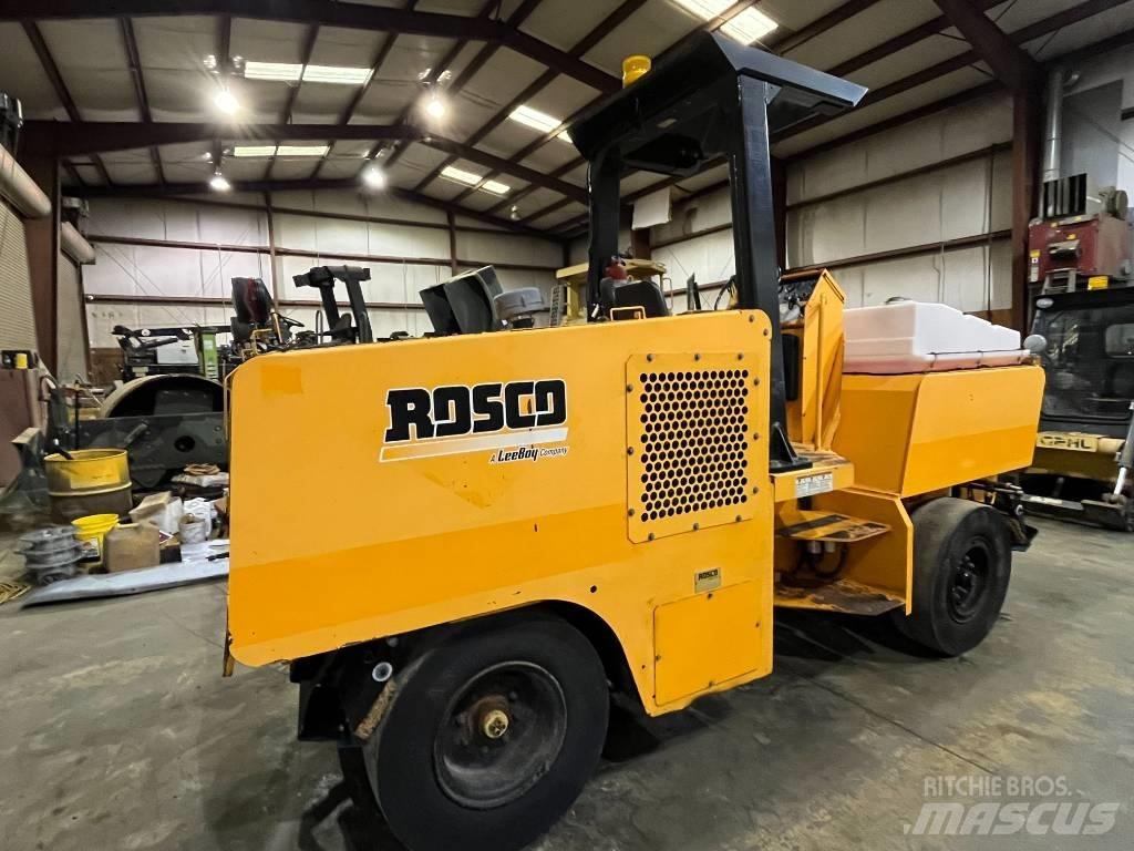 Rosco 915 Pneumatikus kerekes hengerek