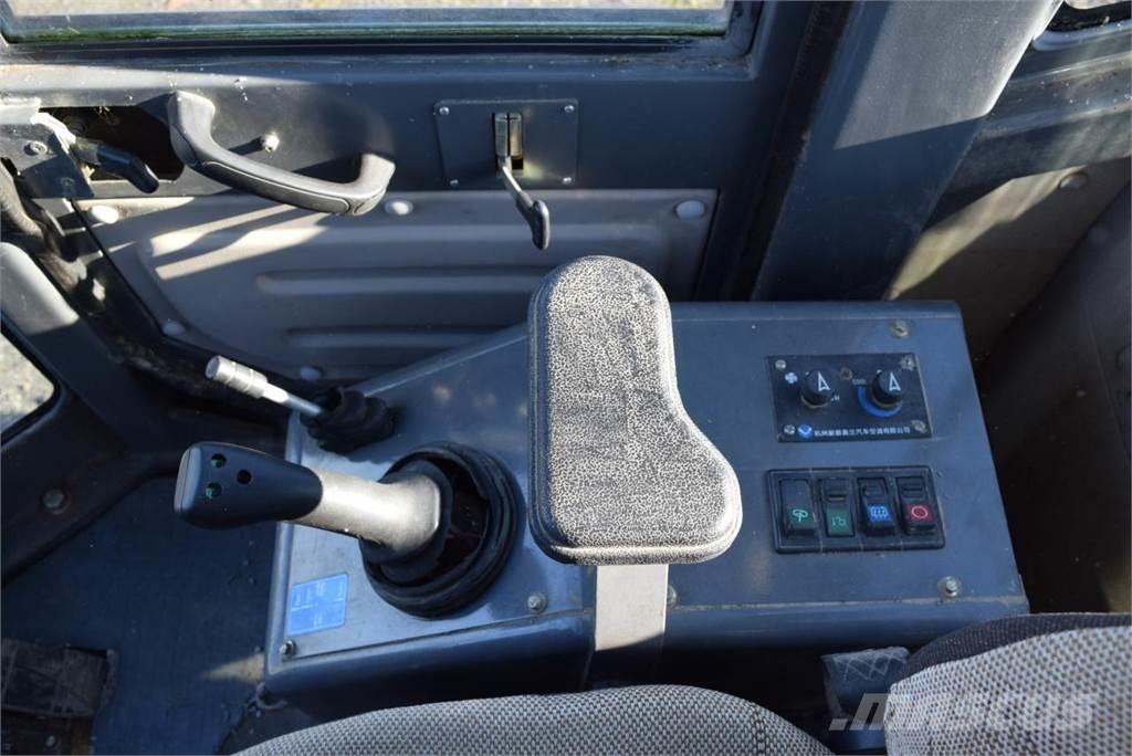 SDLG LG 918 Gumikerekes homlokrakodók