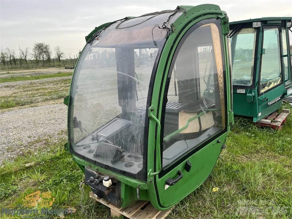 John Deere 1470E Vezetőfülke és belső tartozékok