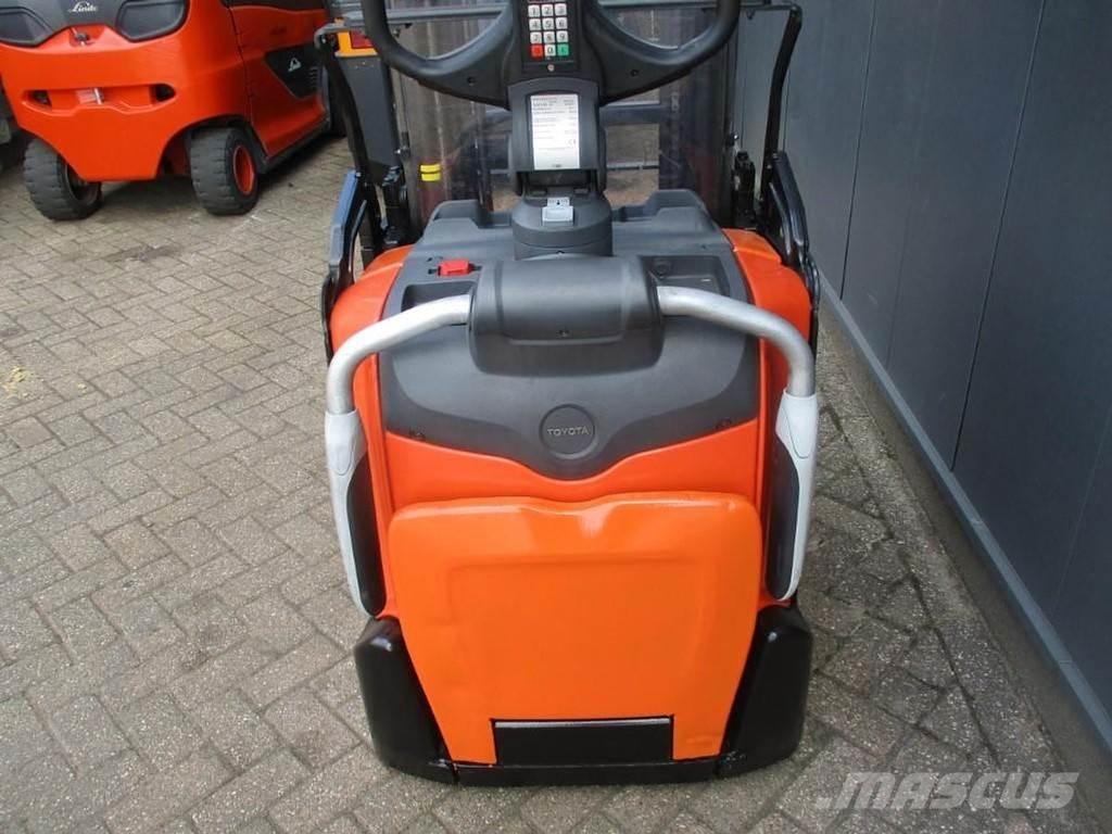 Toyota SPE160L Gyalogkíséretű targonca