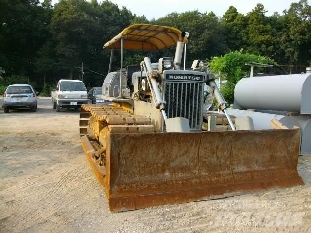Komatsu D 40 P lánctalpas dózerek