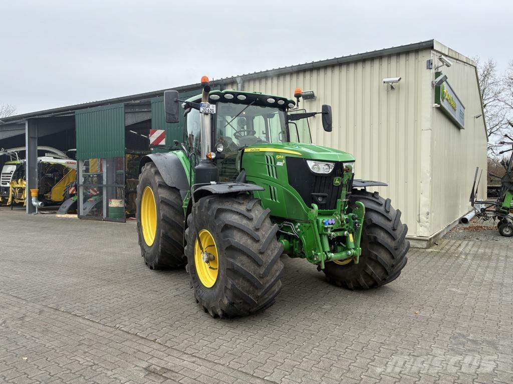 John Deere 6215 R Traktorok