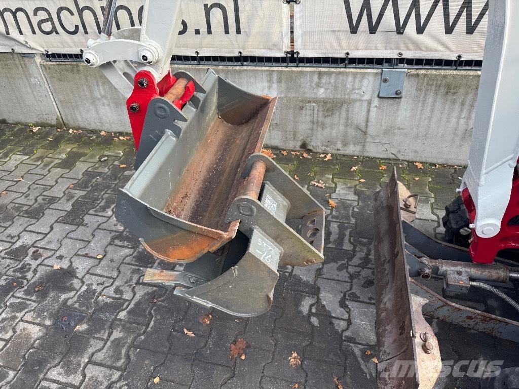 Takeuchi TB 210 Mini kotrók < 7t