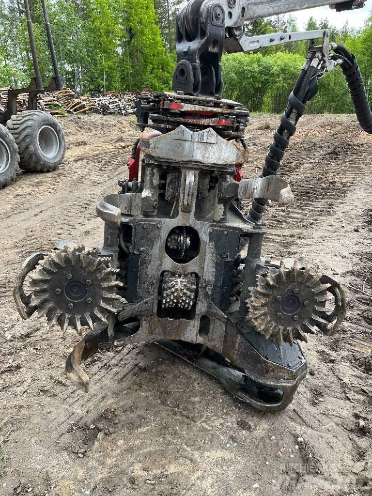 Komatsu 901XC Betakarítók