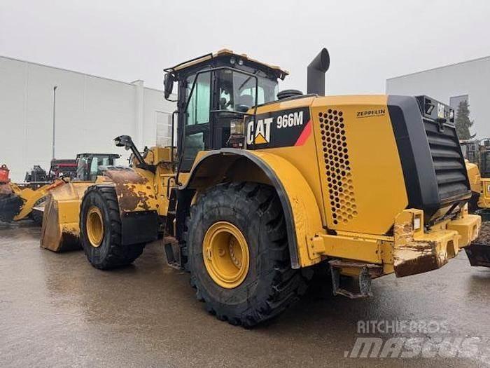 CAT 966M Gumikerekes homlokrakodók
