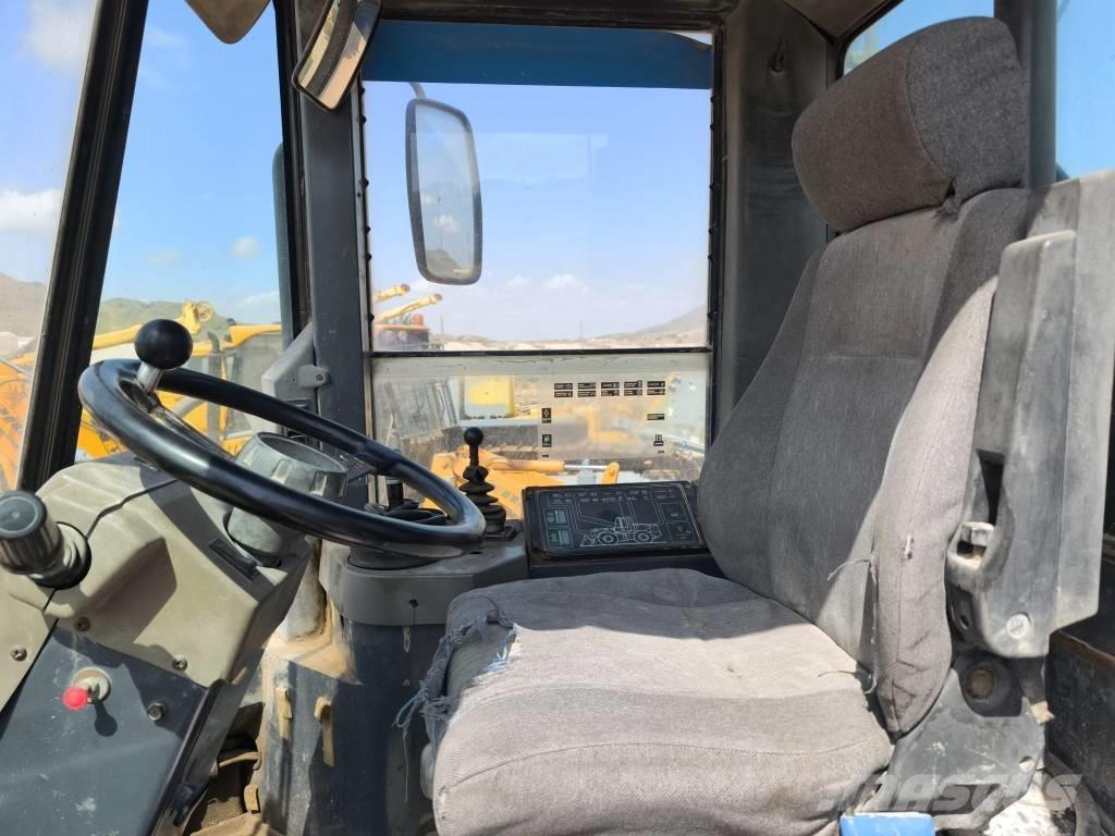 CASE 721 B XT Gumikerekes homlokrakodók