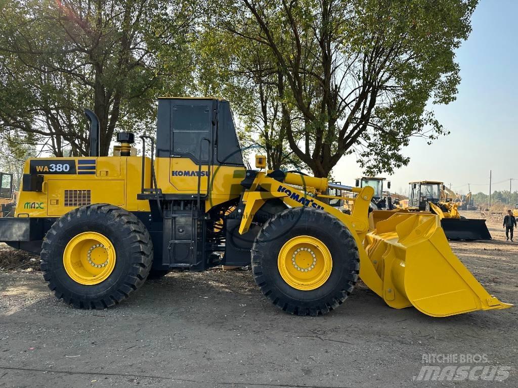 Komatsu WA 380 Gumikerekes homlokrakodók