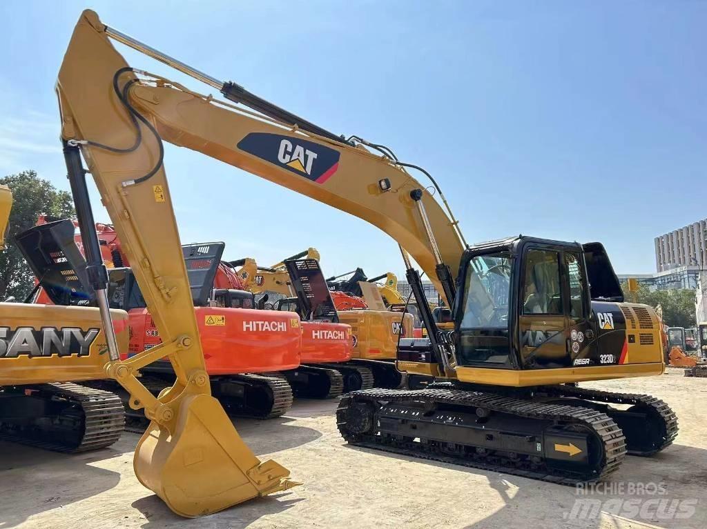 CAT 323 D Lánctalpas kotrók