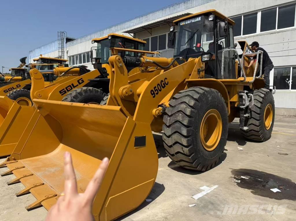 CAT 950 GC Gumikerekes homlokrakodók