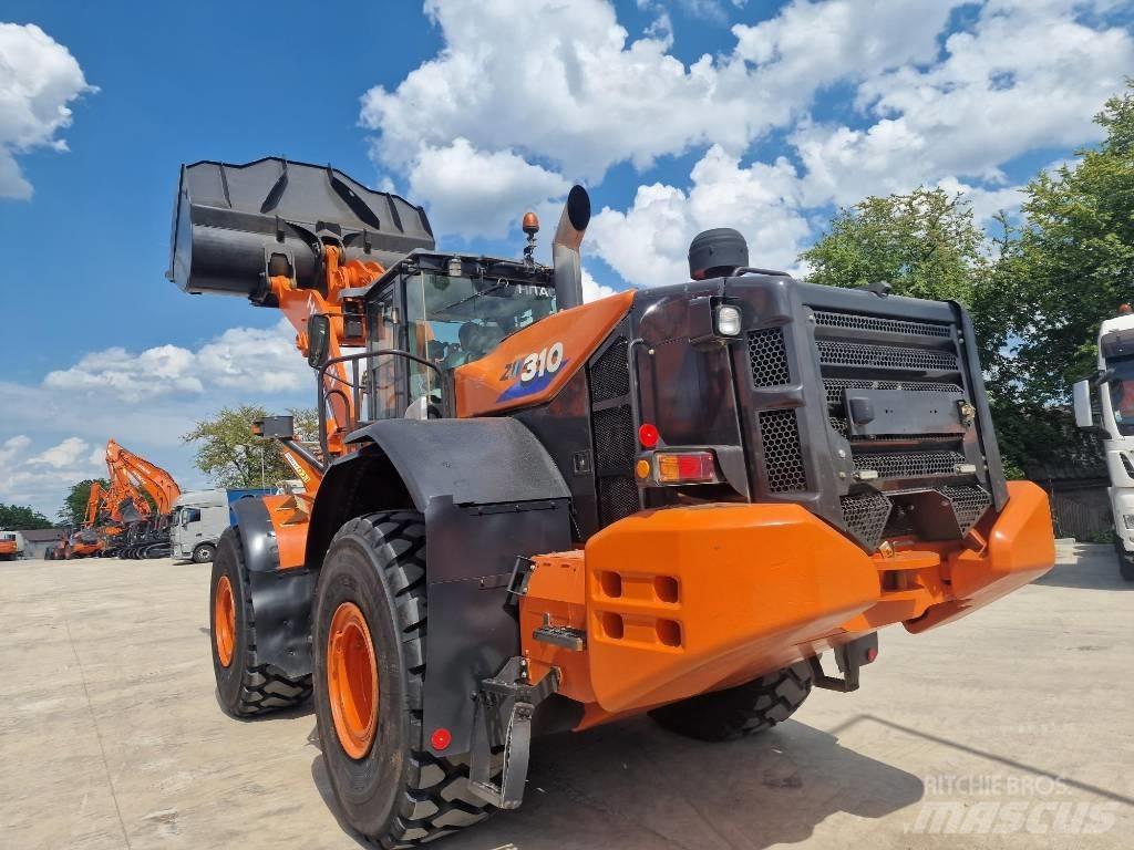 Hitachi ZW 310-6 Gumikerekes homlokrakodók
