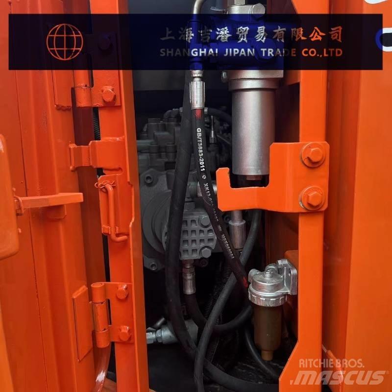 Hitachi ZX 135 Lánctalpas kotrók