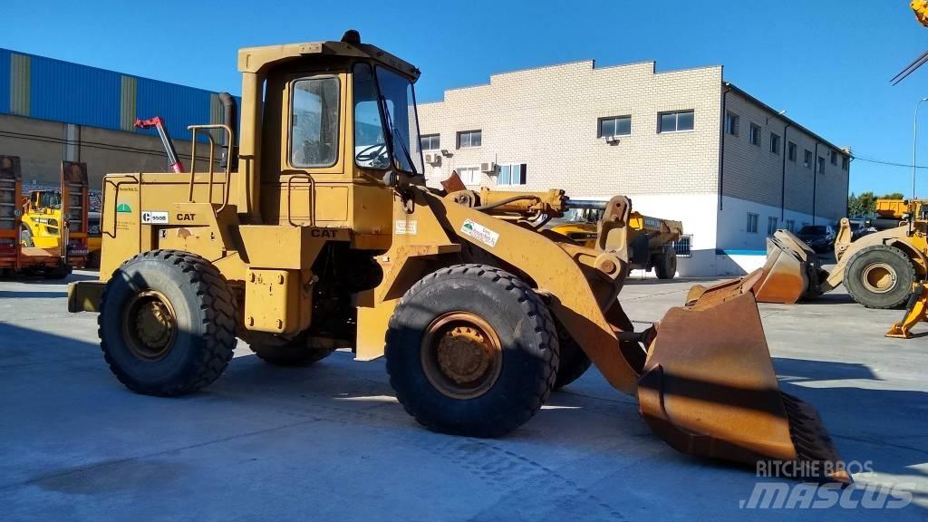 CAT 950 B Gumikerekes homlokrakodók