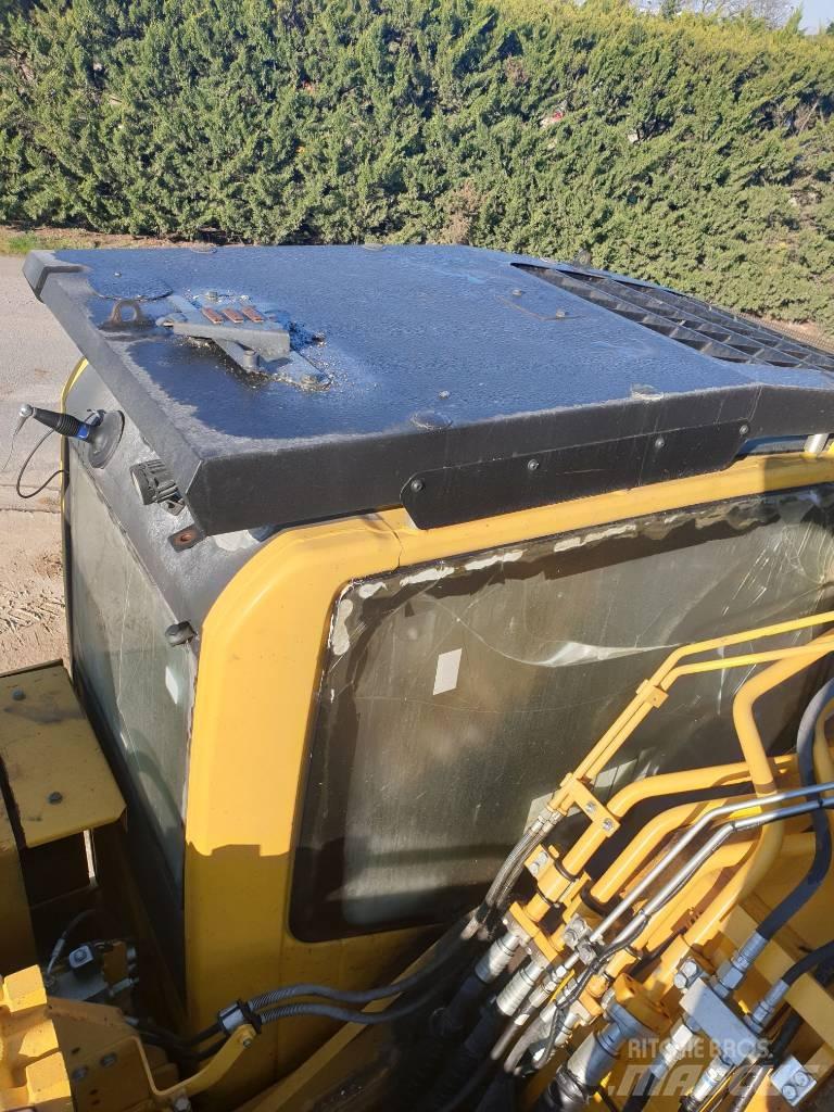 Komatsu PC490LC-11 Lánctalpas kotrók