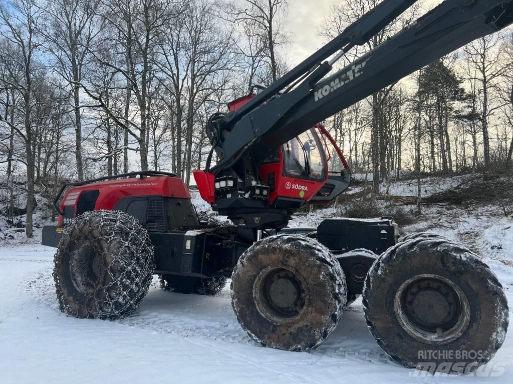 Komatsu 951 Betakarítók