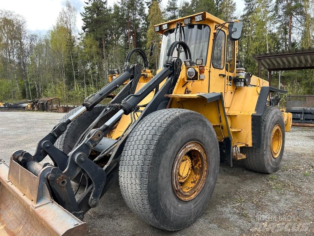 Volvo L 120 Gumikerekes homlokrakodók