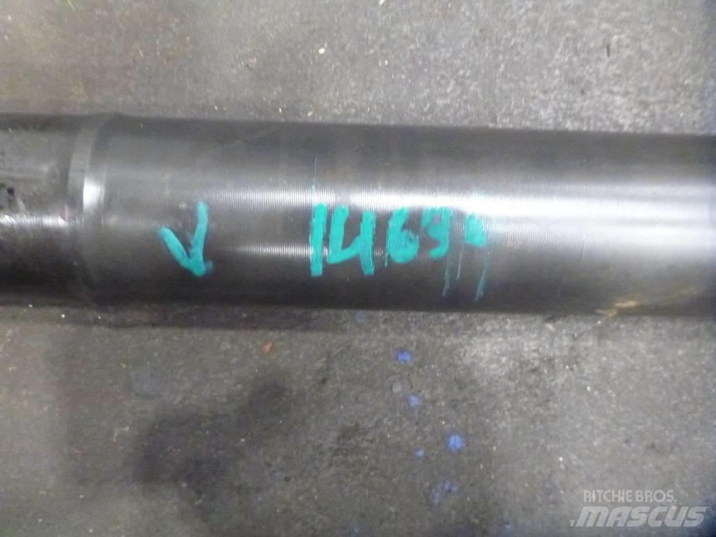  Drivaxel Volvo L180H Tengelyek