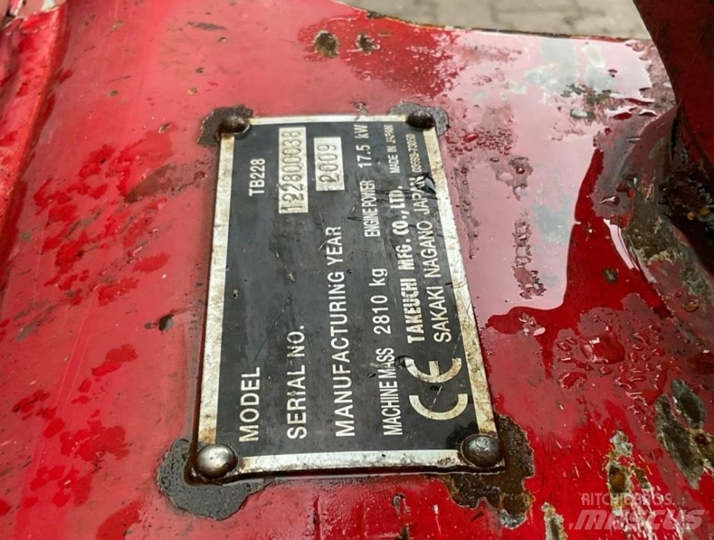 Takeuchi TB228 Mini kotrók < 7t