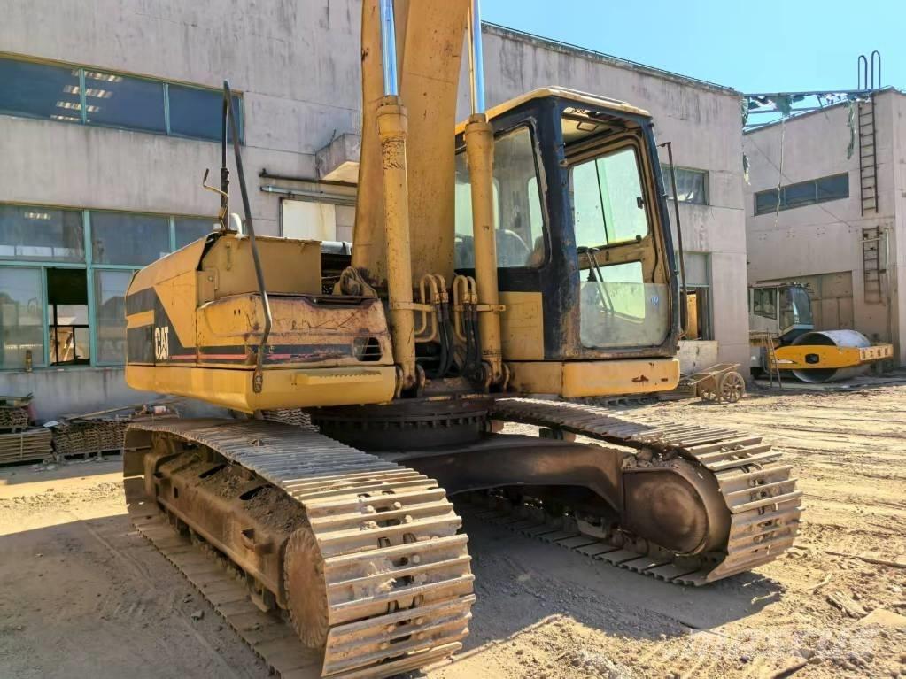 CAT 320 B L Lánctalpas kotrók