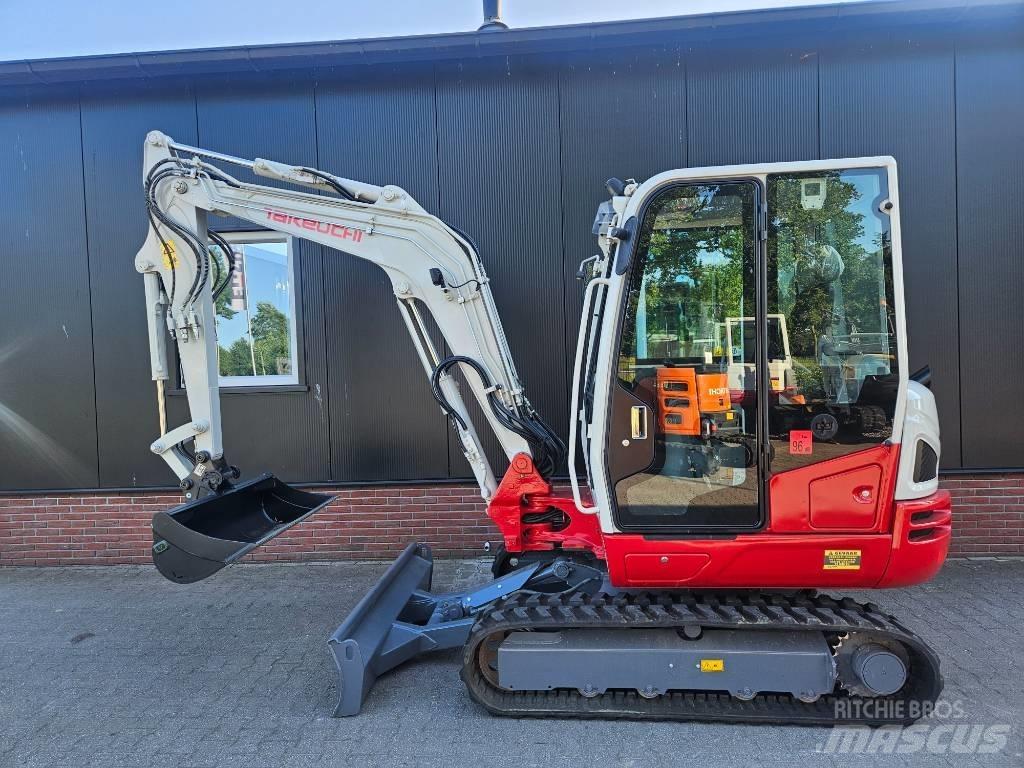 Takeuchi TB 240 Mini kotrók < 7t